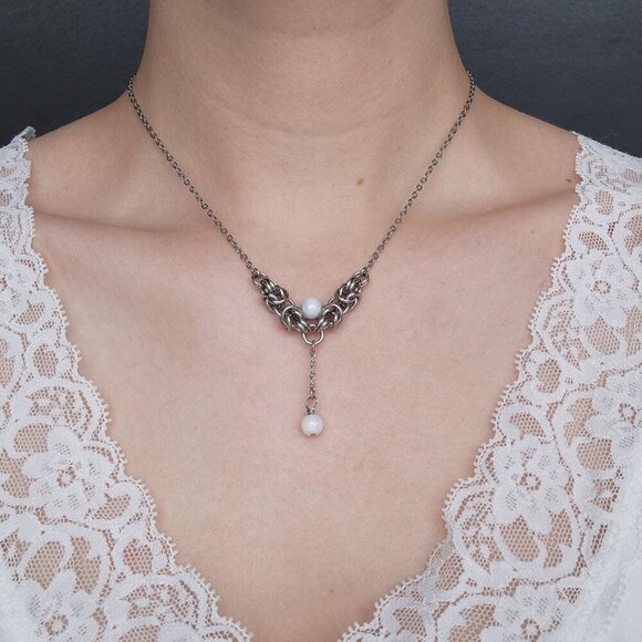 Angelic white pearl rosary necklace with a small silver chain - Picture 7 of 8